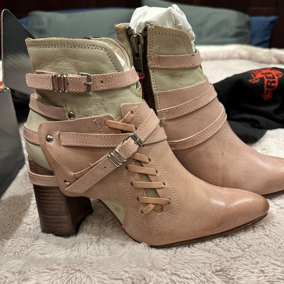 Freebird Jerome Blush booties, size 10 (fits like a 9 as these run small/narrow) - Picture 6 of 10